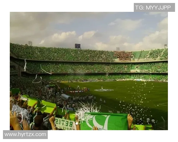 足球巨星们的巅峰对决与辉煌时刻盘点：谁才是真正的球场传奇